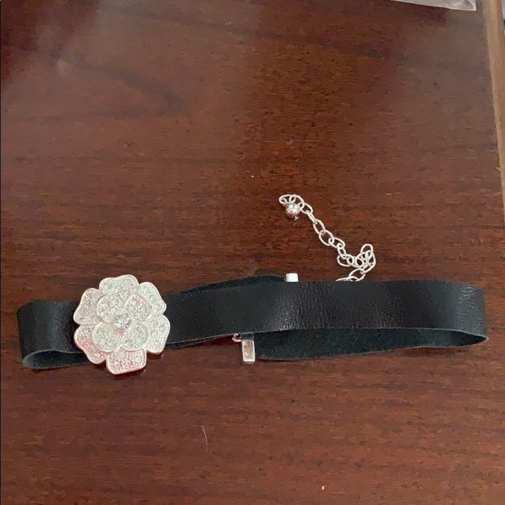 Velvet choker necklace